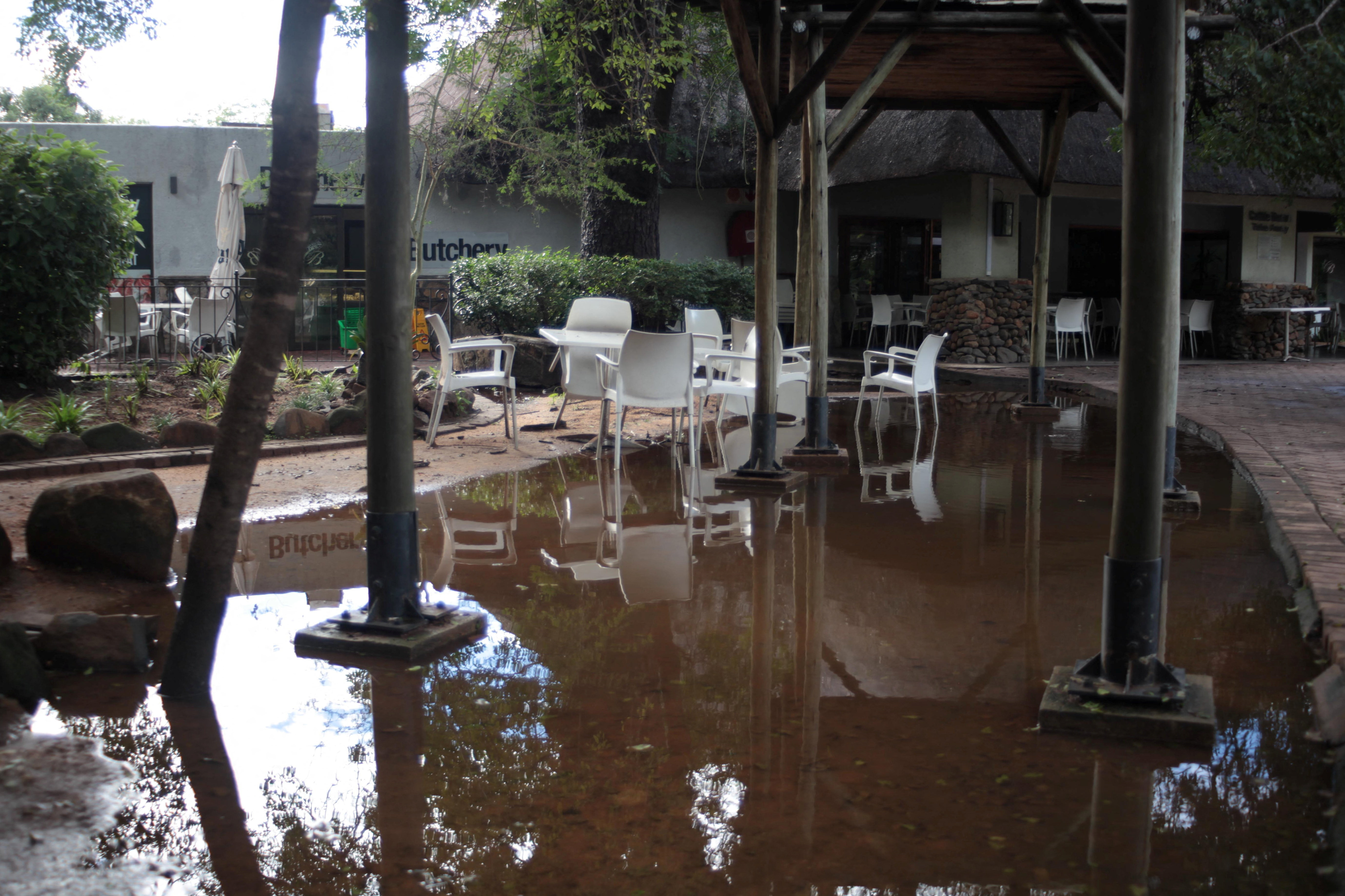 Heavy Floods in South Africa Kill at Least 10 and Shut Kruger National Park Amid Red Alert