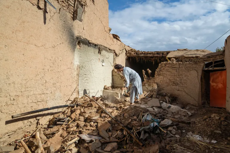 Afghanistan quake wipes out family of eight, toddler survives